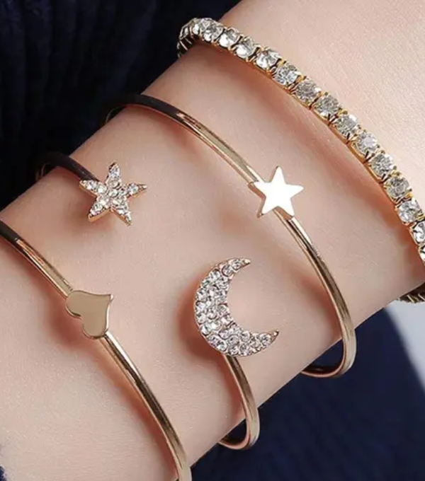 Manufacturer, Exporter, Importer, Supplier, Wholesaler, Retailer, Trader of Bangles & Bracelets in New Delhi, Delhi, India.
