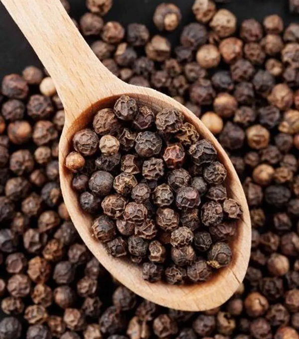 Manufacturer, Exporter, Importer, Supplier, Wholesaler, Retailer, Trader of Black Pepper in New Delhi, Delhi, India.