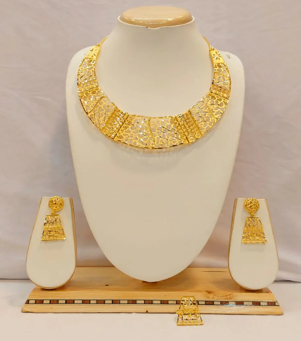 Manufacturer, Exporter, Importer, Supplier, Wholesaler, Retailer, Trader of Necklace & Earring Combos in New Delhi, Delhi, India.